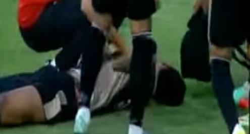 بالفيديو.. خمس غرز لمدافع الانتاج بعد "الصدام الدموي" 